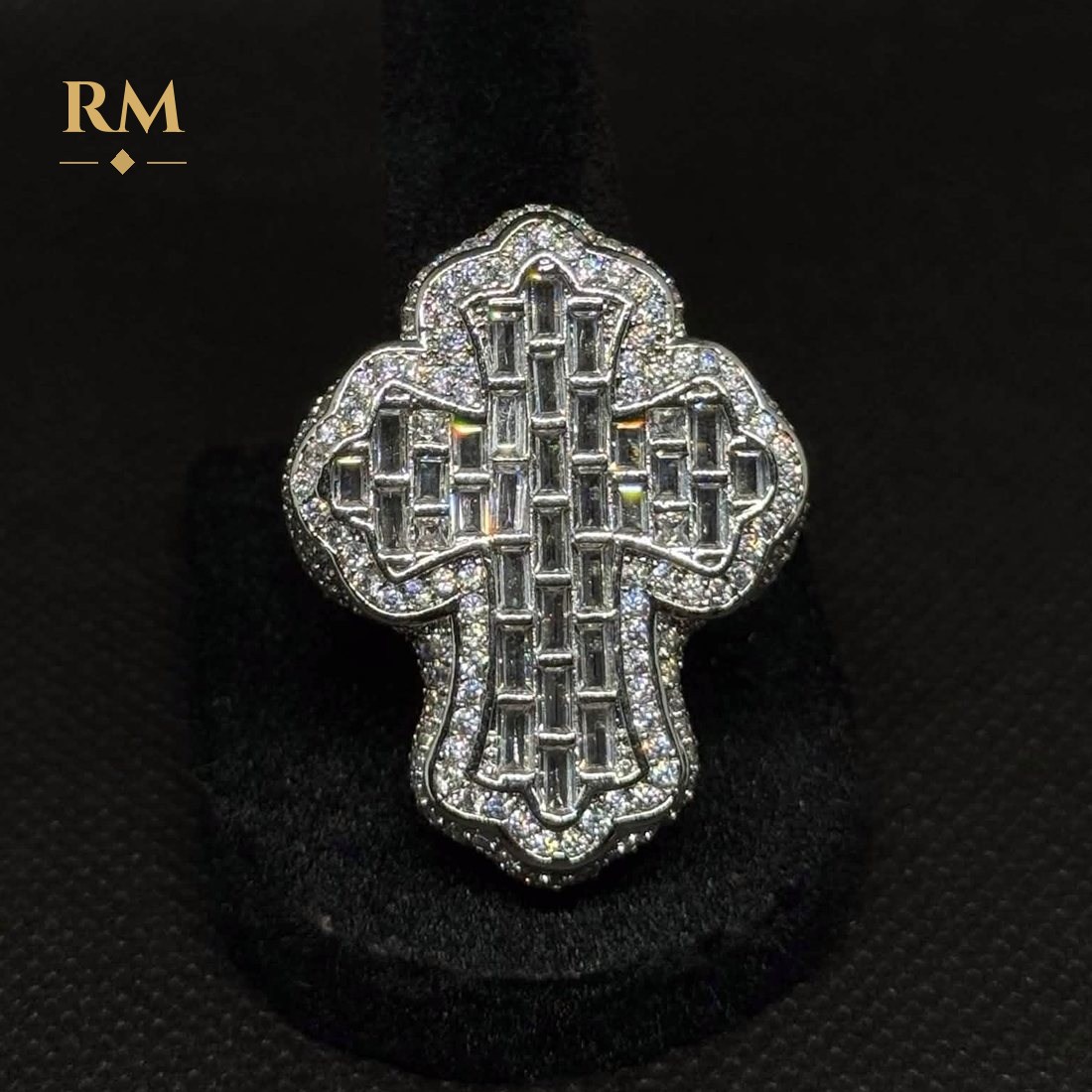 Iced cross ring in silver